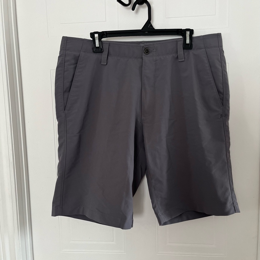 Under Armour heat gear Gray Flat Front Shorts Lightweight Casual